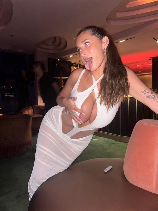 ok fine ill send you extras if u say hi https://t.co/S6CipEpTNW