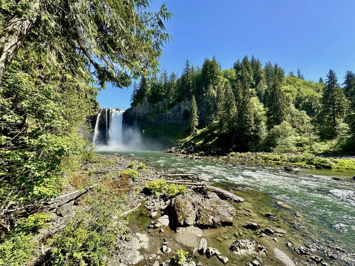 Snoqualmie Falls beautiful May day.