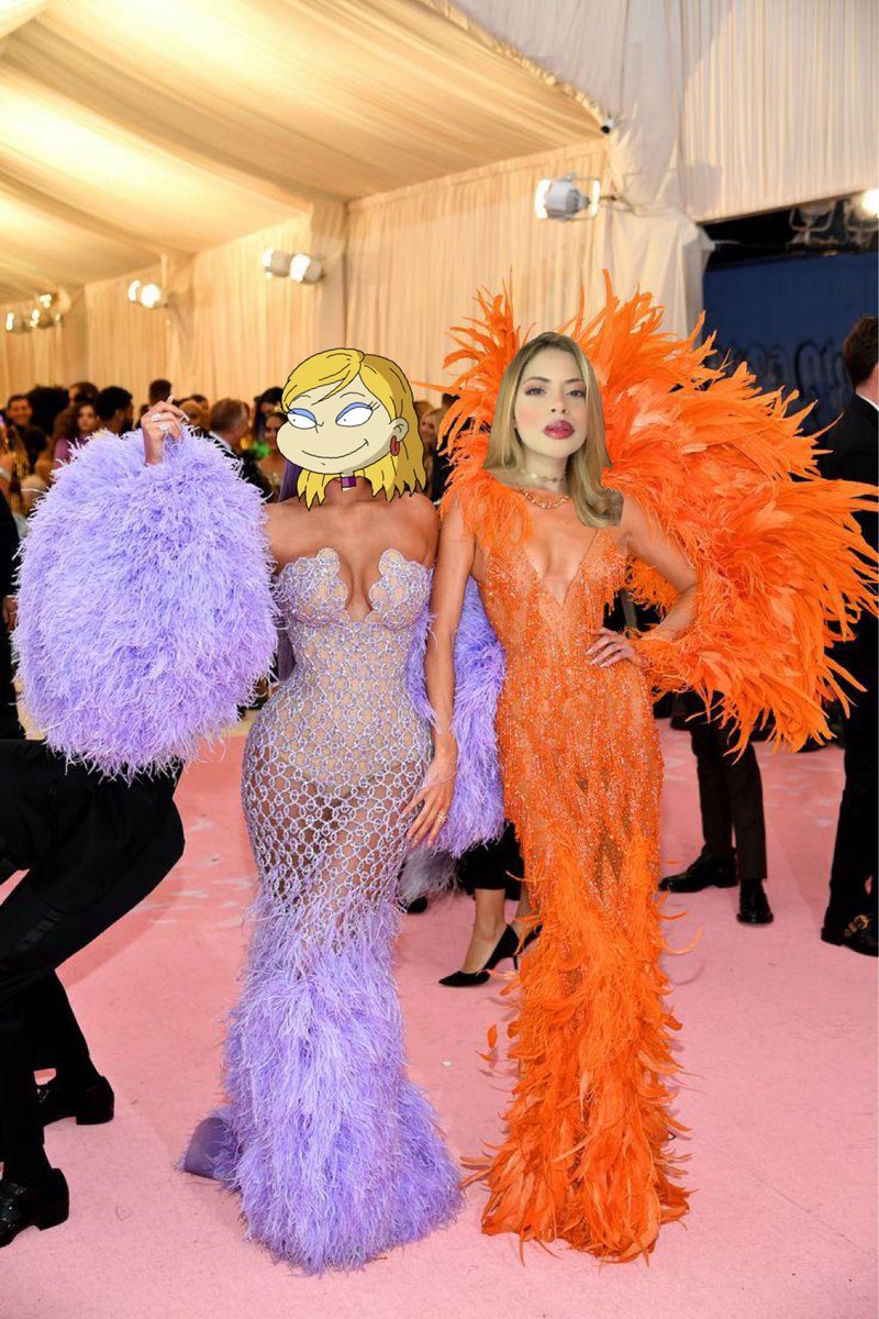 chillbunny008's tweet image. Aquí llegando REGIASSSSS con @lareinaloren a la fiesta de @MARINA58876443 ✨✨🥳🥳

#LCDLFilosos2