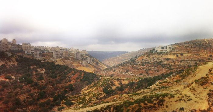 mreed_cryptx's tweet image. Meet Leah Rachel von Essen: editor by day, genre-bending book reviewer by night. Follow her literary adventures at @reading_while!  #BookLover #LitCommunity #ChicagoLit50 worldnewsera.com/lifestyle/book…