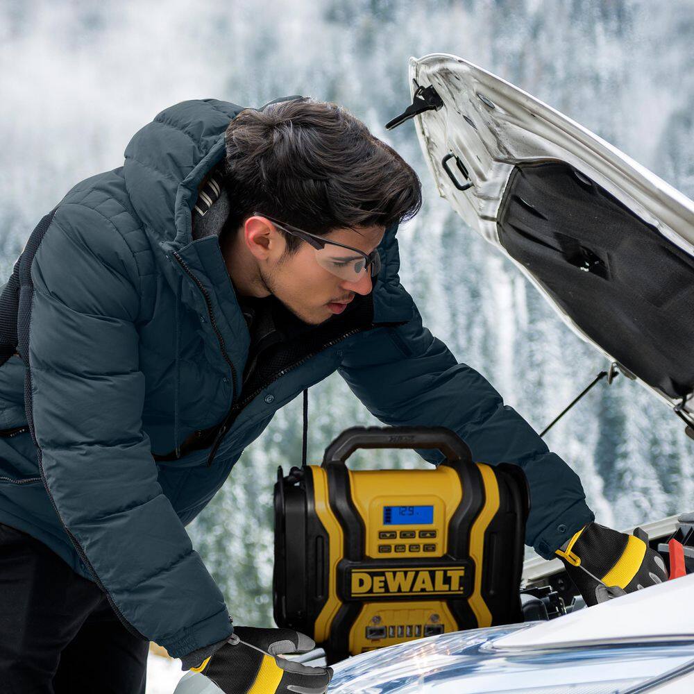 Discounttoday_'s tweet photo. DEWALT DXAEPS14 1600 Peak Amp Portable Car Jump Starter with 120 PSI Digital Air Compressor and 500-Watt Inverter
https://t.co/nSbL6W3MUk
#discounttoday https://t.co/oZUV6eLSWj