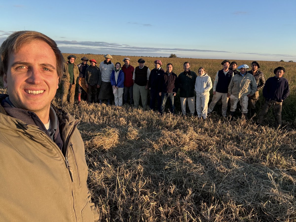 ⁦<a href="/Felipepereyra/">Felipe Pereyra</a>⁩ se puso la 10 y nos sacó la foto desde las alturas. El equipo de SM Agro SA en pleno. Ea. San José del Portillo.