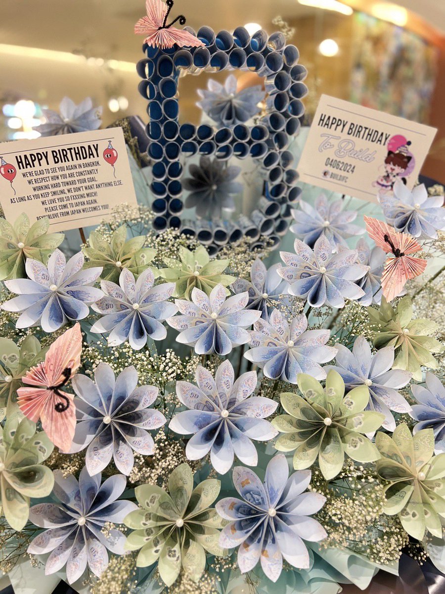 BuildJFC's tweet photo. 🔹Buildくんバースデープロジェクト
マネーフラワースタンド🔹

可愛らしいスタンドが出来ました💙

#Biu30thBirthdayProjects 
#BuildJakapan #Beyourluve 
#BUILDLETSGROWTHREEGETHER 
@JakeB4rever https://t.co/vNGwv7ekfJ