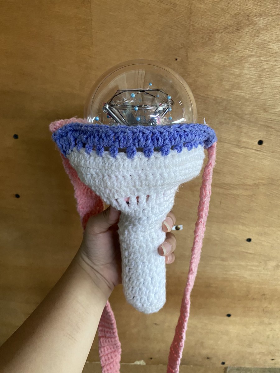 seishmails's tweet photo. wts lfb seventeen lightstick ph

 ✷ svt carat bong v3 cbv3 ls

 - ₱3,000 payo | ₱3,500 cod
 - synced during ftb
 - what you see is what you get !
 - rcbyt ; dm for inquiries https://t.co/kbd7B4t2s4