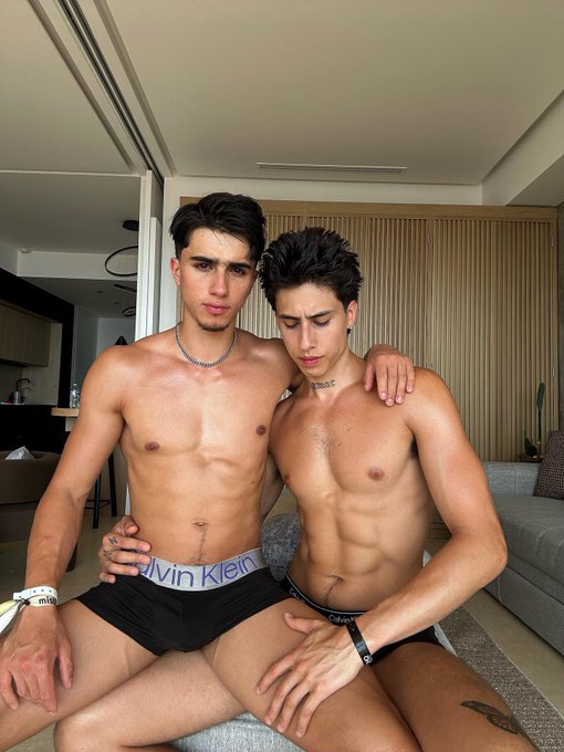 1 pic. Hung @angelxelias broke my hole 🥵  Watch the video⬇️ https://t.co/vapllLZiBW https://t.co/q8T<a class="tags" href="/tag/angelxelias">@angelxelias</a>