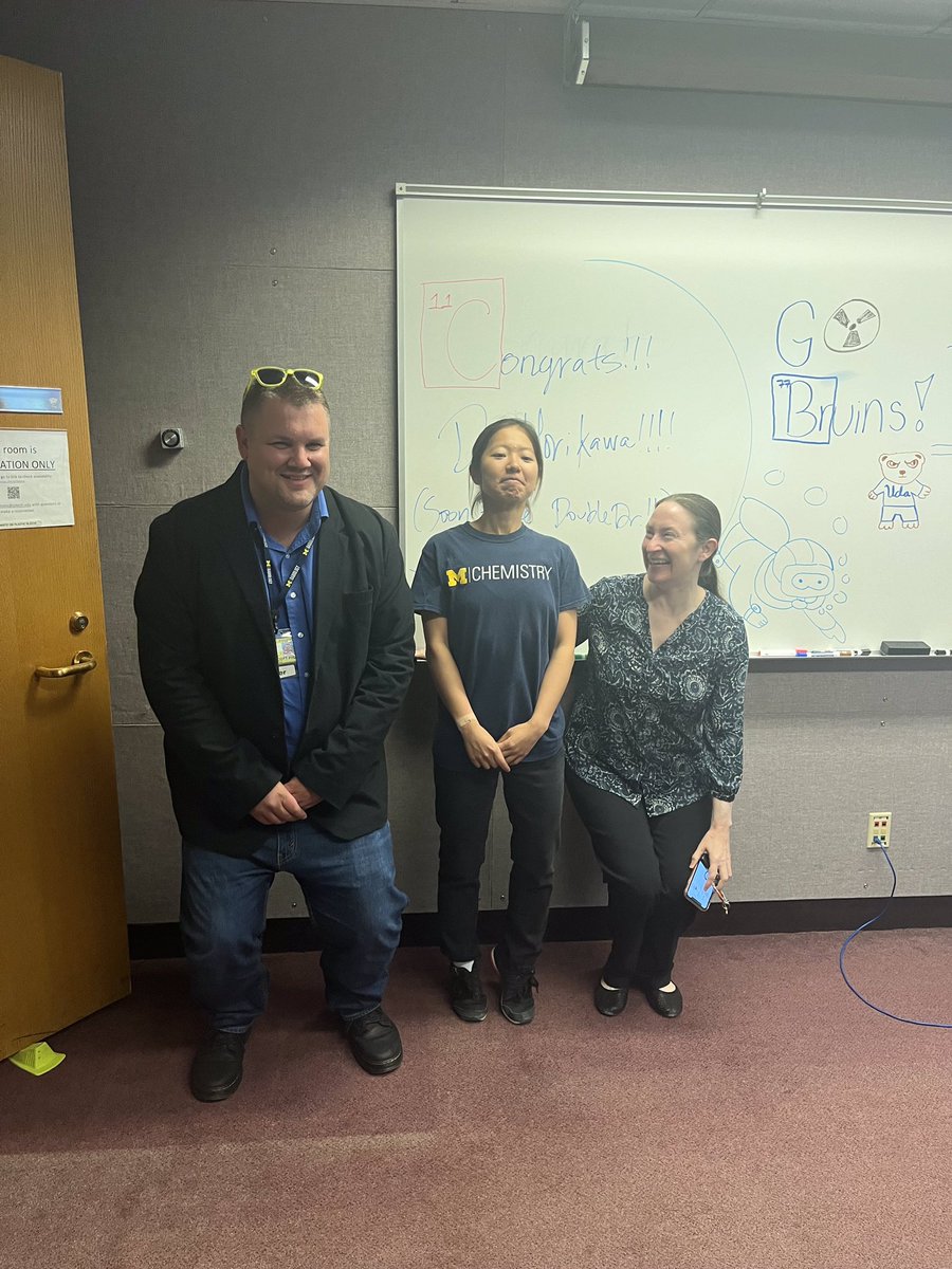 I started grad school in 2020 when we only knew each other from zoom meetings. I told everyone I was 6’5. 

Today, I got my PhD, 4 years after working with these amazing not-so-tall advisors!!

Thank you so much for all the learning opportunities😊