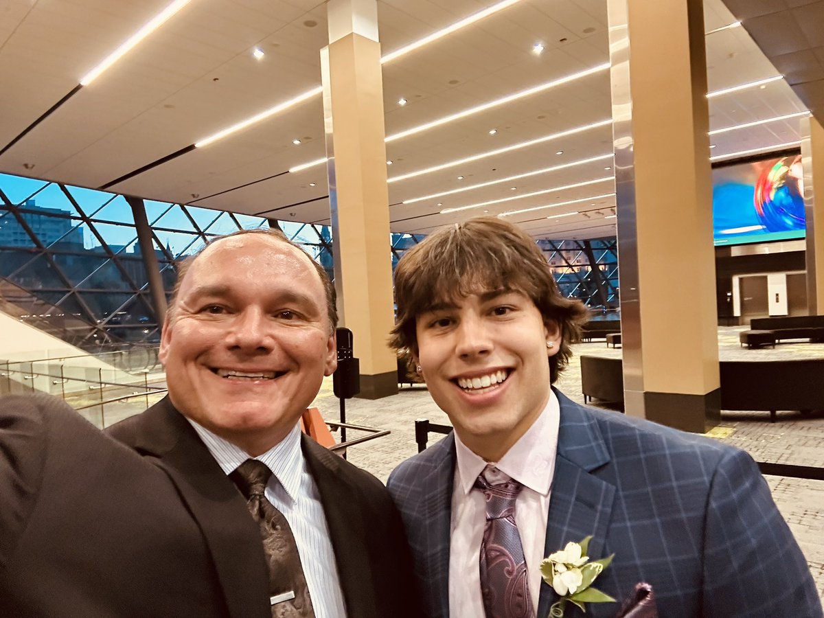 Graduation Prom 2024: A special thanks to St. Matthew High School staff organizers and student attendees. Attending this evening’s gala at the Shaw Centre was an absolute pleasure. I am very proud of the graduating class of 2024. #ocsb #graduation2024