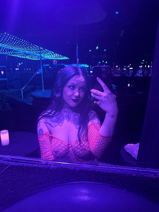 At Eden&rsquo;s in Tucson tonight till 3am! Come see me 😚 https://t.co/wwflUug97u<a href="/tag/thick"class="tags"><span>#thick</span></a><a href="/tag/barbie"class="tags"><span>#barbie</span></a><a href="/tag/chubby"class="tags"><span>#chubby</span></a><a href="/tag/nsfwacc"class="tags"><span>#nsfwacc</span></a>