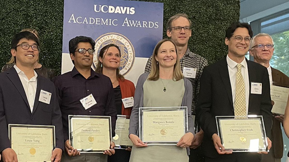 UCDavisEntomolo's tweet photo. Celebrating a trio of winners! #cdavis distinguished professor Walter Leal, Professor Louie Yang and Tabatha Yang. https://t.co/29uNtnMMuW https://t.co/d5EnWXgiD1