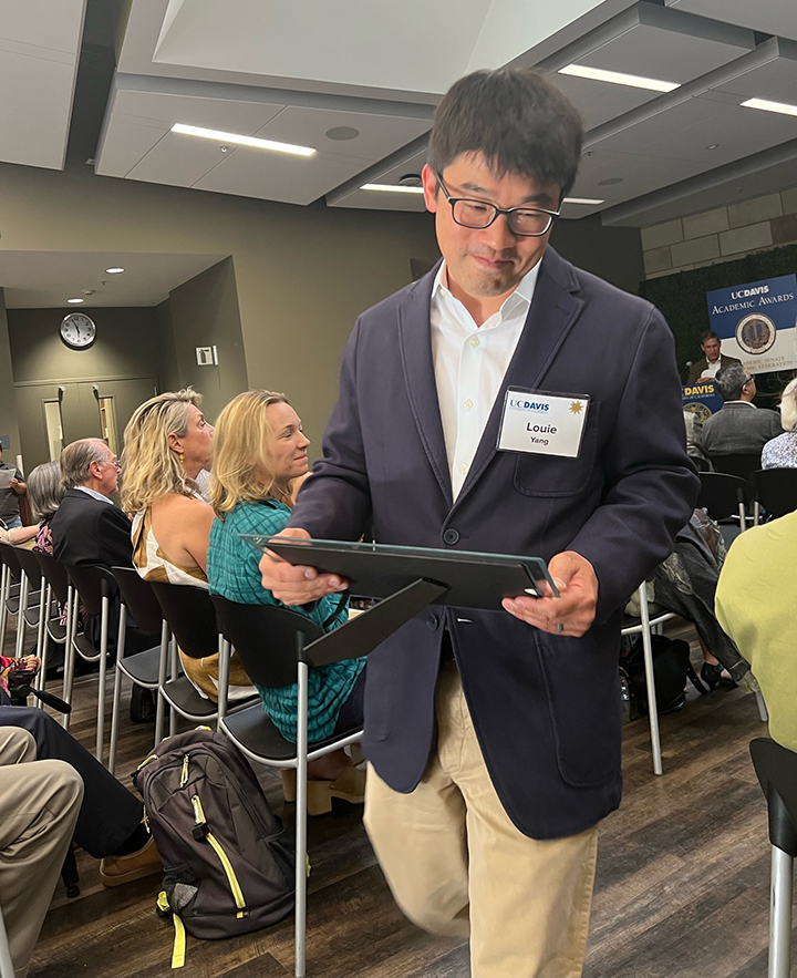 UCDavisEntomolo's tweet photo. Celebrating a trio of winners! #cdavis distinguished professor Walter Leal, Professor Louie Yang and Tabatha Yang. https://t.co/29uNtnMMuW https://t.co/d5EnWXgiD1