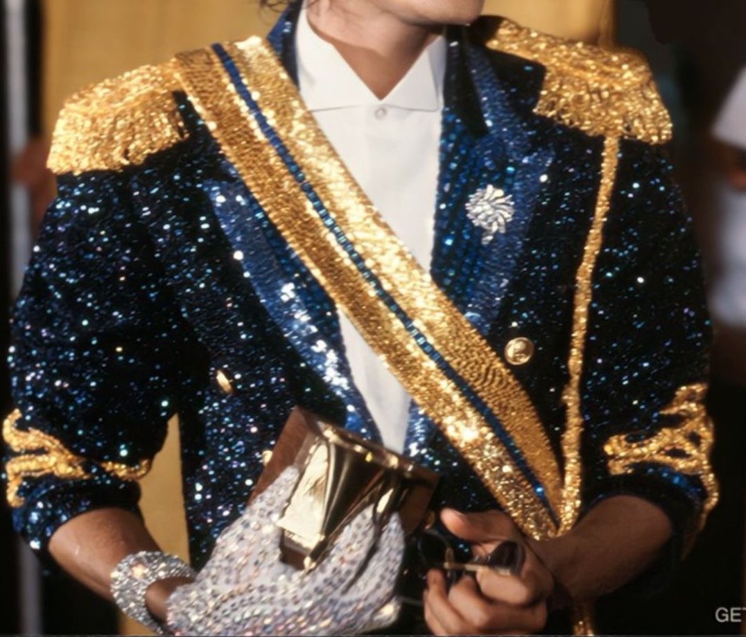 cardifairy's tweet photo. the eccentric and innovative fashion style of michael jackson, an analytic thread with @illbetherelovve; ☆ https://t.co/HOdTkJEI0D