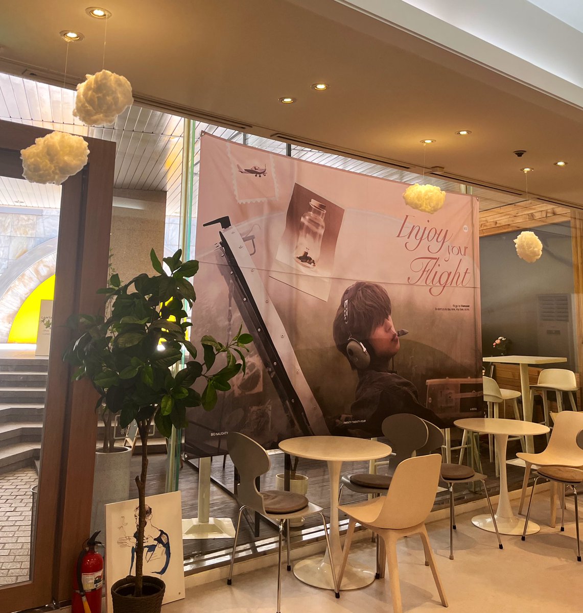 gamtancoffee's tweet photo. Enjoy your flight✈️

빅나티님 생일 축하드립니다🤍🎉

#빅나티 노래 들으면서 일하는 건 행복한 일☕️

#bignaughty #서동현 #빅나티생카 #생일카페  #생카 #감탄커피 https://t.co/S56FlL31RJ