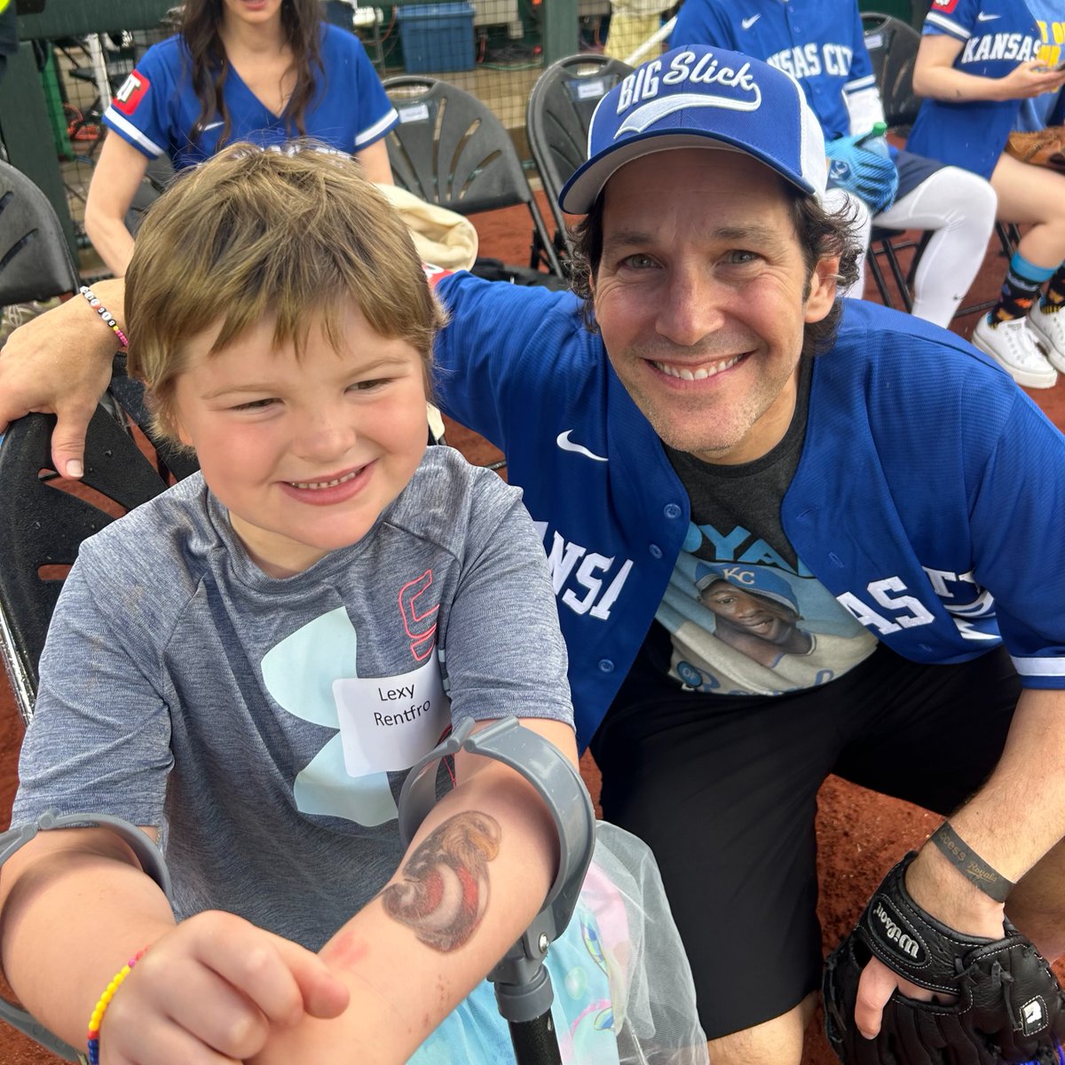 A little rain wasn't about to dull the shine of our favorite stars! ⭐ Tonight's @BigSlickKC celebrity softball game was an absolute grand slam! 🥎 Some #SeriousFun was had by all, with the white team taking the W. 👏