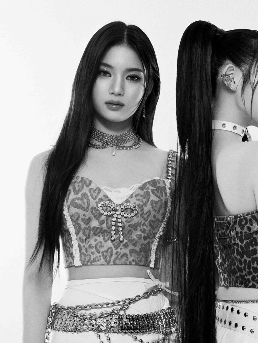 《#FOTO 📸》 🍓 Pero que arte nos van a regalar las #STAYC 

#ISA tan visual ♥️♥️♥️

#STAYC #ISA #아이사 #스테이씨