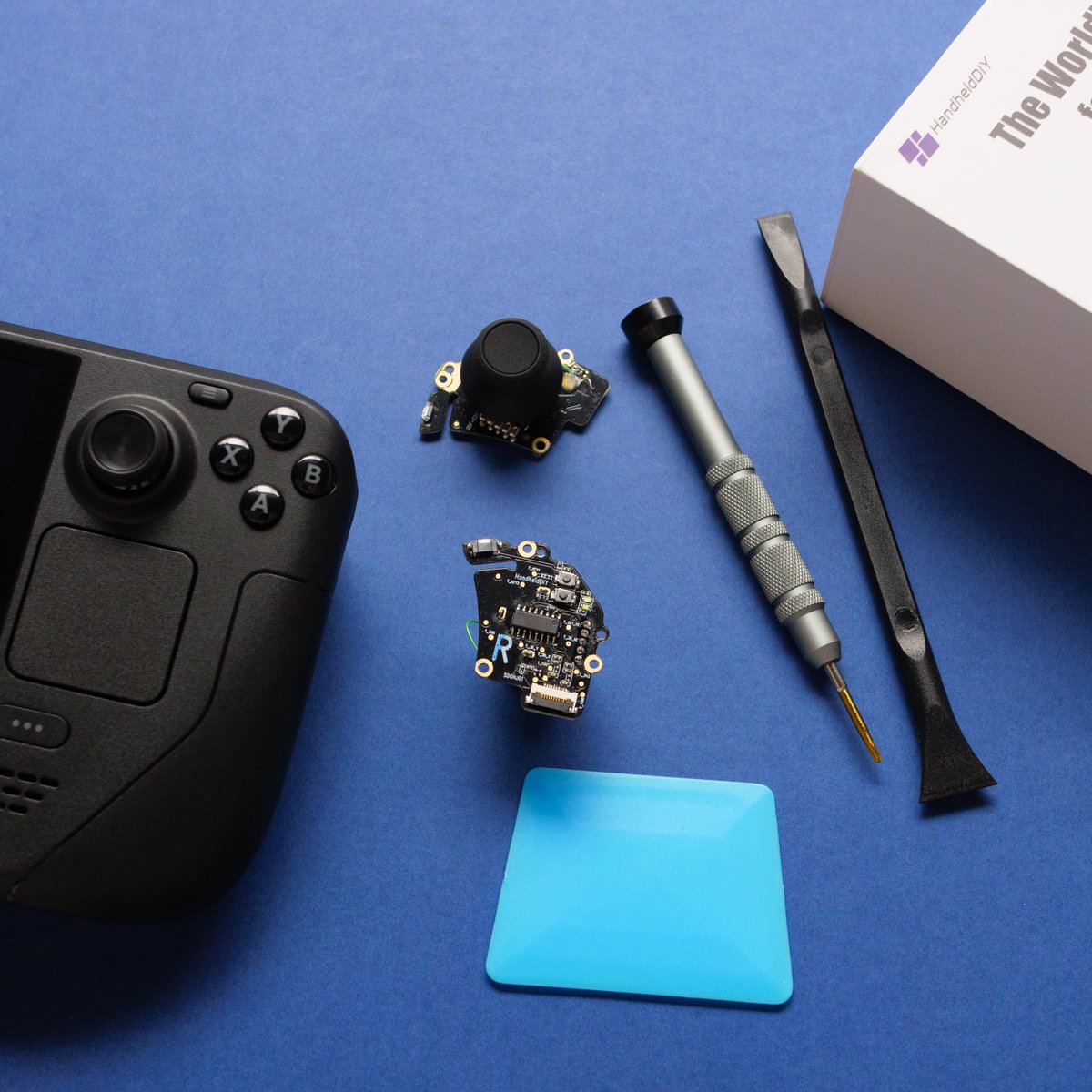TakiUdon_'s tweet photo. New hall joysticks for the OLED Steam Deck from @handheldDIY  
Have any of you done this mod for the standard Deck? 

These samples are slightly tighter than stock, and the joystick cap has a non-reflective base. https://t.co/eoXareGKv7