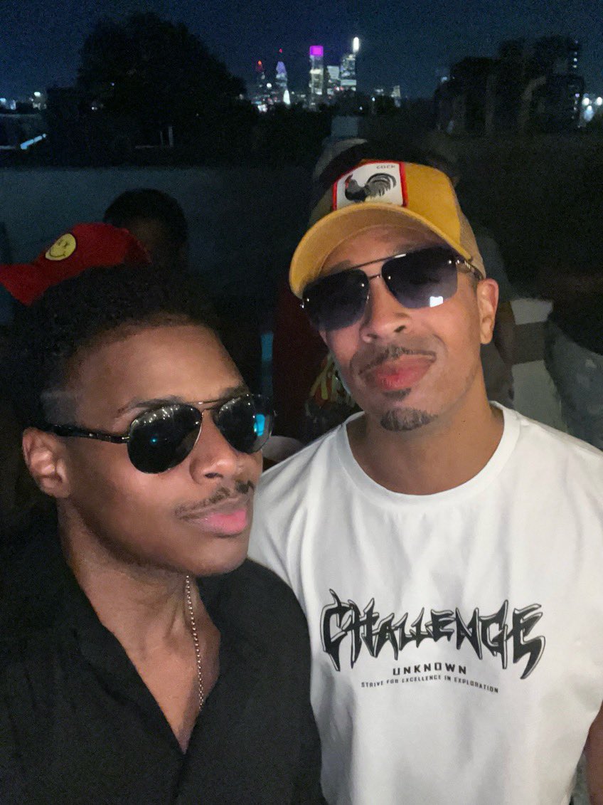 cqsmith1's tweet photo. The love I receive when I pop up at a Philly party!!! #HomeTown #WhereIAmFrom #WhereYouBeenLuv #IMissYou #YouLookGood 💯🎯🫶 https://t.co/8e4Nl5hZua