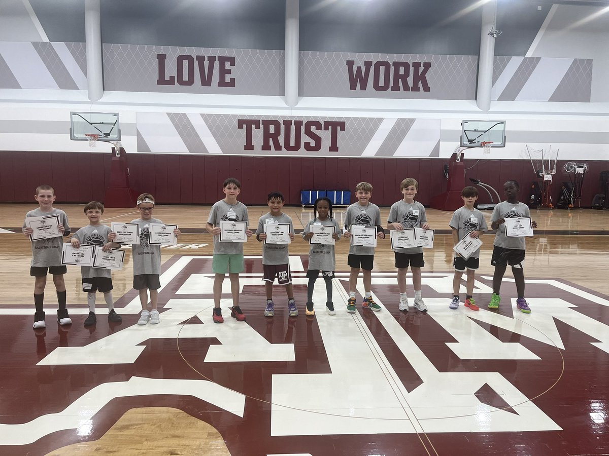 Had a great 1st session of <a href="/aggiembk/">Texas A&M Basketball</a> 🏀 camp with the 2nd-6th graders. Jr High &amp; HS kids on deck next week.  <a href="/LukeHillin/">Luke Hillin</a> <a href="/TeamCoachBuzz/">Buzz Williams</a> #getbetter #gigem 👍🏻