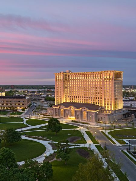 ShowMeDetroit's tweet image. We're all looking forward to the June 6 opening of the restored Michigan Central Station!
Thank you to all who were involved in this historic project.
DETAILS: bit.ly/3Voguov
--------------
showmedetroittours.com
313-444-2120 Daily  |  8am - 7pm
info@showmedetroit.com