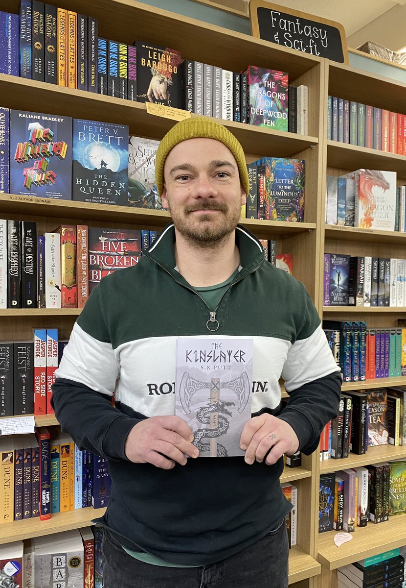SKPuttauthor's tweet image. Can’t believe my debut novel is stocked at my local book store! I always dreamed of having it stocked at Farrell’s during the writing process, for it to manifest today is wild.

#indieauthor #aussieauthors #skputt #thekinslayer #sagasofthefleshedlands #skål