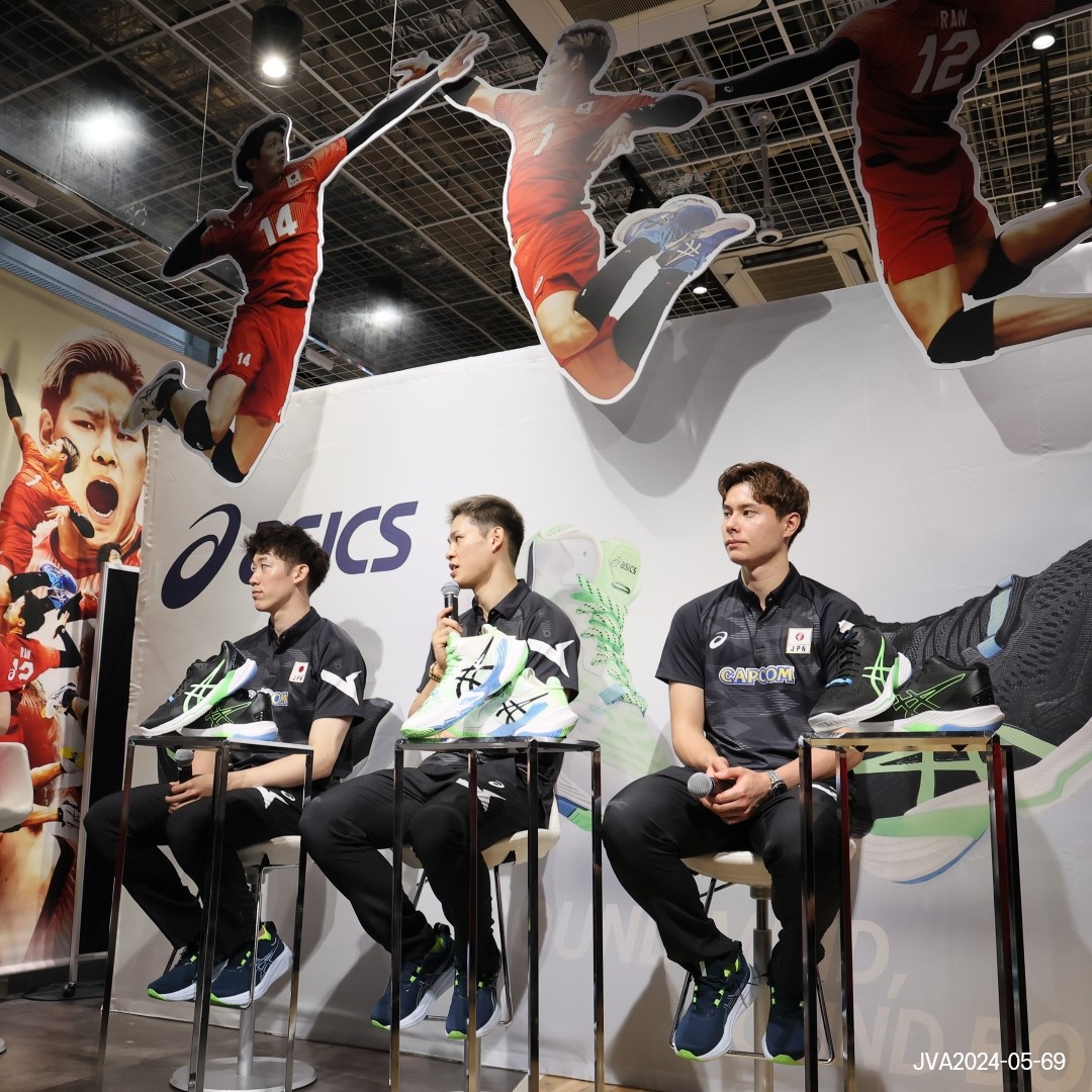ASICS_JP's tweet image. #バレーボール男子日本代表 
Alpen TOKYOにてトークイベント実施。

イベントの様子は後日、ASICSの公式Youtubeアカウントにて配信予定！

世界との戦いも6/4(火)から
第2週が始まる。
戦いを控える選手たちに熱い声援を。

@JVA_Volleyball 
#ASICSVolleyball