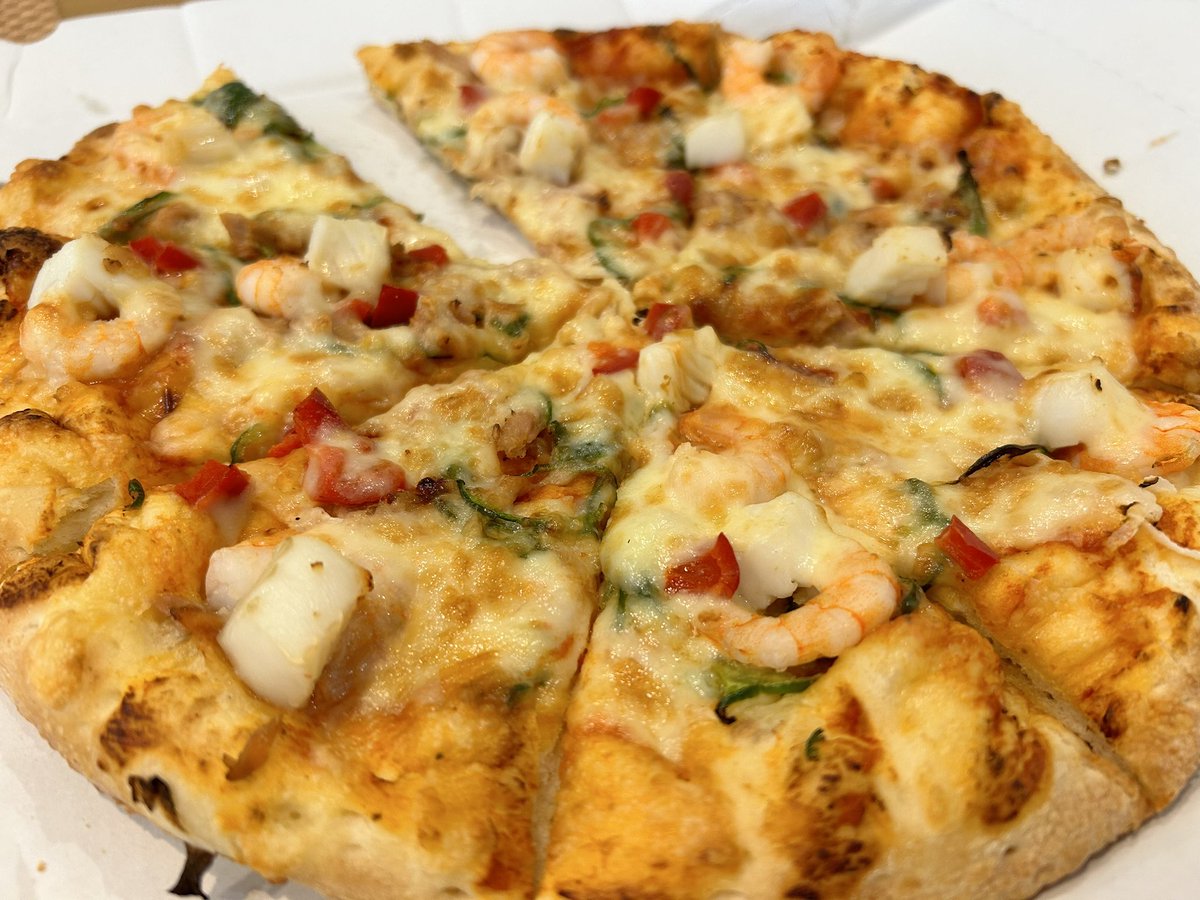 yonagonodee's tweet image. ピザポケットの店長が小中の同級生だと知り、オーナーにも違う同級生がなり。今後ピザポケット一択になりました。
早速お昼にいただきました、美味しかったです🍕
#米子
#ピザ
#PizzaPockets