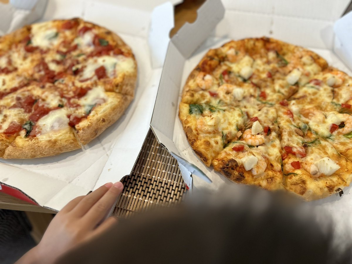 yonagonodee's tweet image. ピザポケットの店長が小中の同級生だと知り、オーナーにも違う同級生がなり。今後ピザポケット一択になりました。
早速お昼にいただきました、美味しかったです🍕
#米子
#ピザ
#PizzaPockets