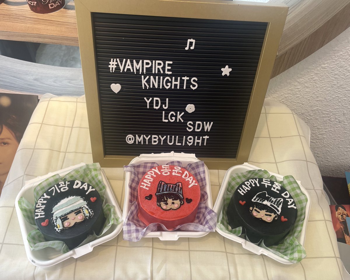 duyoduyohae's tweet photo. Today's event ✨🌹
#VampireKnightsDay
#LaByu #ByuLight https://t.co/YyUtO3LQHE