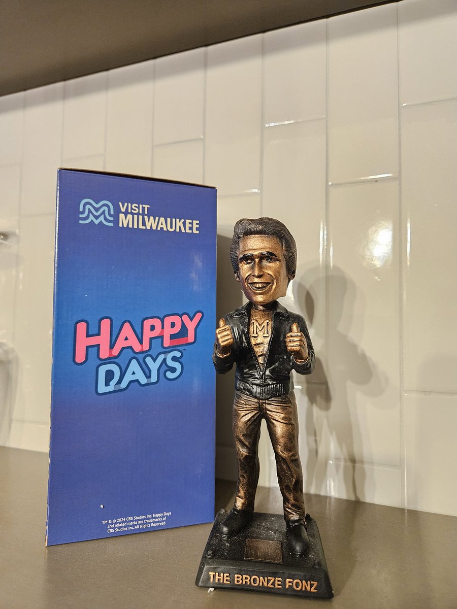 Craig Phillips (@c_phil) on Twitter photo Friday night with the coolest guy (besides <a href="/hwinkler4real/">Henry Winkler</a>) in Milwaukee and a <a href="/Brewers/">Milwaukee Brewers</a> win. Ayyyyy!!! #brewcrew #bronzefonz #happydays Friday night with the coolest guy (besides <a href="/hwinkler4real/">Henry Winkler</a>) in Milwaukee and a <a href="/Brewers/">Milwaukee Brewers</a> win. Ayyyyy!!! #brewcrew #bronzefonz #happydays