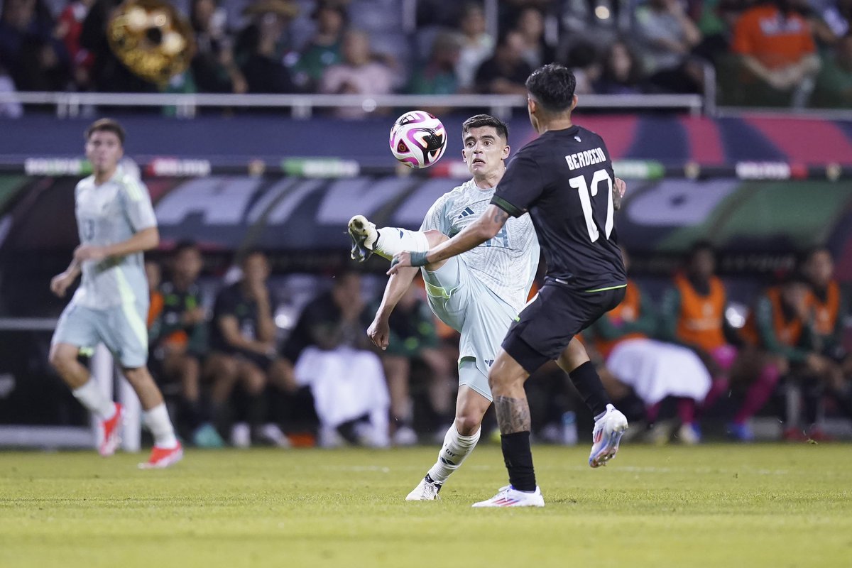 ¡Triunfo de🇲🇽 @miseleccionmx en donde nuestros Pumas, mostraron la garra que llevan dentro! 👏🏽👏🏽👏🏽 ✅ Julio González, debut, capitán y puerta en 0 🧤 ✅ Alfonso Monroy, titular y buen desempeño 🐾 ✅ Rodrigo López, entró de cambio y mostró su talento ◀️▶️ #DePumasSoy