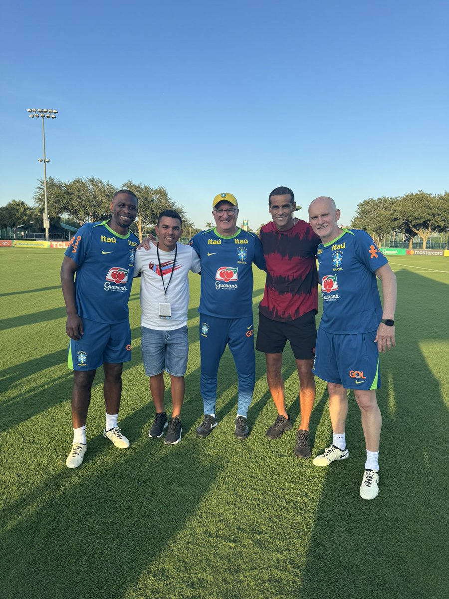 Que honra trabalhar e hoje poder visitar as feras Dorival Júnior e Juan <a href="/RIVALDOOFICIAL/">RIVALDO FERREIRA</a> e o famoso sai que é sua tafarel