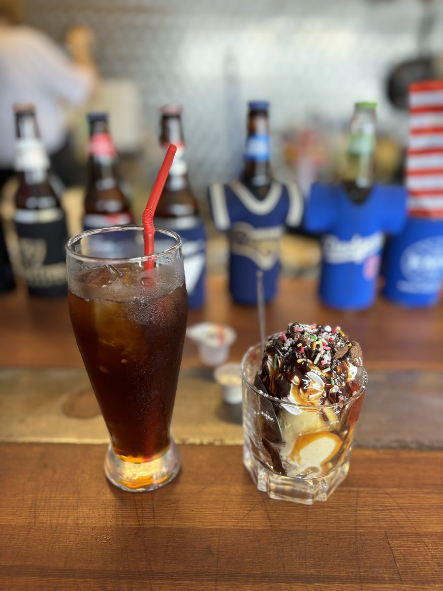 penginlab's tweet photo. 久しぶりの無鉄砲本店と近くにあるTHE KOBY’S
コッテリなラーメンの後のKOBY’Sのコーヒーは美味いわ。ヘーゼルナッツとバニラの香りのコーヒー。休憩後は再びアメパトドライブ
#無鉄砲 
#アメリカンダイナー #THEKOBYS
#アメ車 #アメパト #ford #Fordexplorer #FPIU https://t.co/bQgZgAfvUX