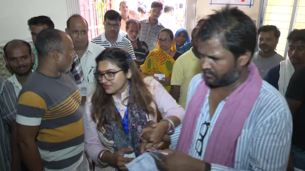 'Today is my birthday and people are blessing me': SP candidate Kajal Nishad casts her vote in Gorakhpur

Edited video is available on PTI Videos (ptivideos.com) #PTINewsAlerts #PTIVideos @PTI_News