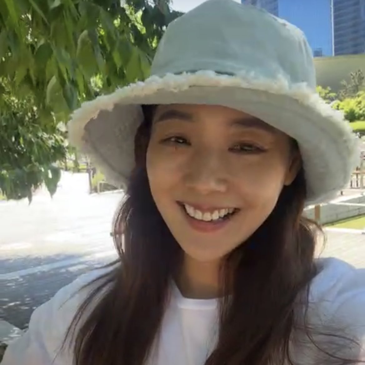 ang ganda niya 😭😭😭 pero mainit na cellphone ko HAHAHAHSH