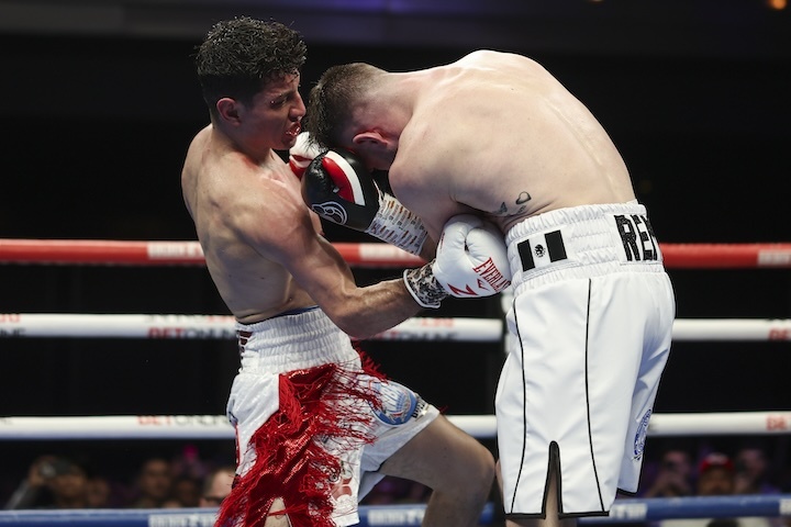 William Zepeda busca un salto de calidad frente a Giovani Cabrera. Video Reportaje disponible por medio de nuestro canal de YouTube: Boxing Studs 
#Boxeo #NoticiasBoxeo #BoxingStuds #WilliamZepeda #GiovaniCabrera #ZepedaCabrera 
youtu.be/6XyPwFKBTE8