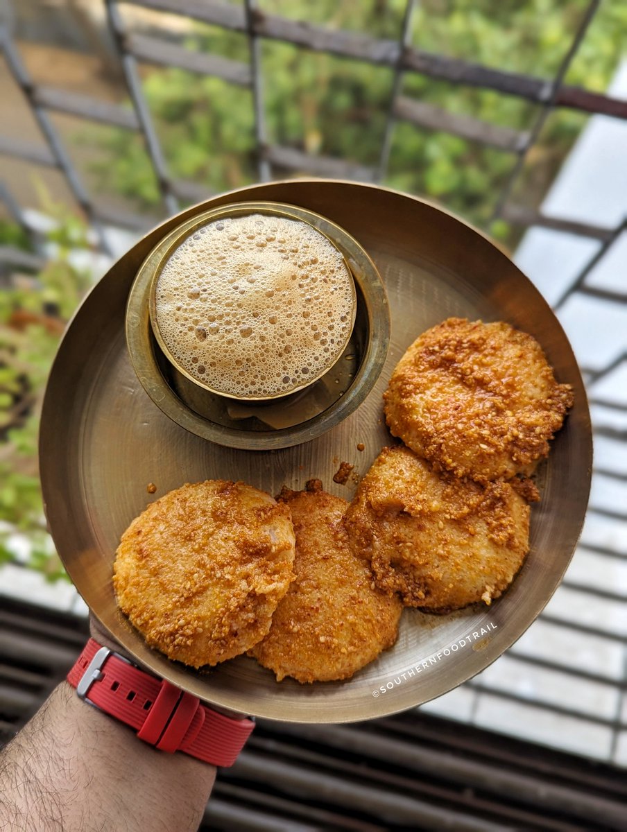Molagapodi Smeared Idli and filter coffee!!

Let's see if this post gets more engagement than the pinned post. 

#teampixel #southernfoodtrail