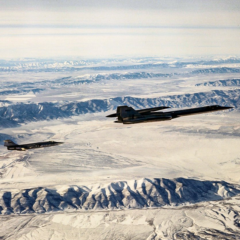 Lockheed F-104 Starfighter chasing a Lockheed M-21 (A-12) (Lockheed Martin)