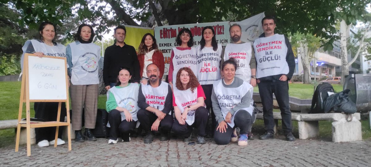 Taban maaş hakkımız; ekmek, gelecek ve memleket için başlattığımız "Eğitim Nöbeti"mizin 7. günündeyiz.

Dayanışma ziyaretleri ve illerdeki eylemlerimizin sevindirici yoğunluğu sebebiyle ziyaretlerden bazılarını dostlarımızın anlayışına sığınarak zamanında paylaşamıyoruz.  ODTÜ