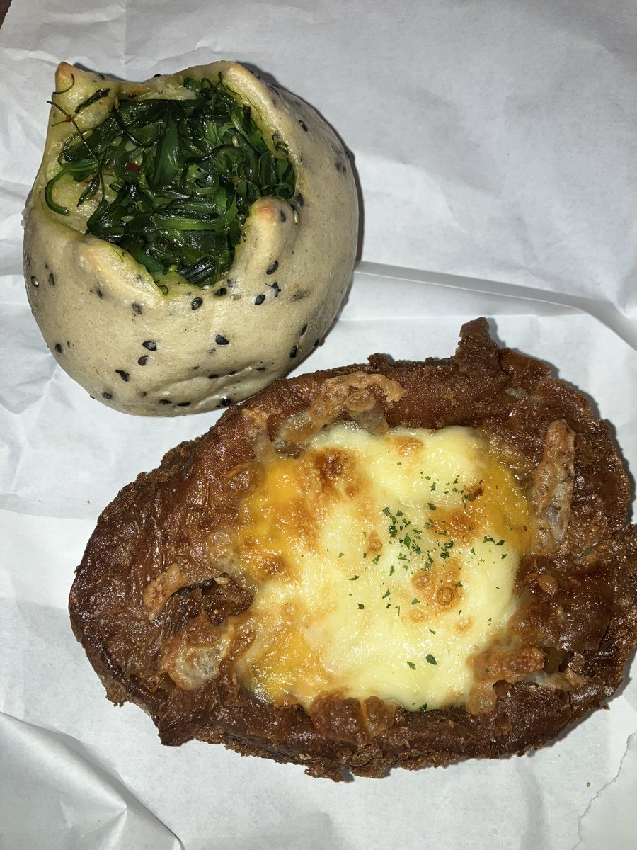 こんにちは🌞
前回も満枠感謝です🥰

さて本日❣️
まだご予約頂けてないので😢
個人的に立川でNo.1だと思ってるパン屋さんに久々お散歩してきました😋
カレーパン最高金賞のお店🏅
これに3種のチーズのせはやばいです💕
外めちゃくちゃお出かけ日和ですね☀️
ぜひルームまでお散歩しにいらしてください😌