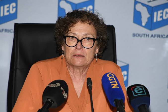 centralnewsza's tweet image. 🔴UPDATE🔴Duduzile Zuma, the daughter of former President Jacob Zuma and the leader of the Mk Party, is calling for the arrest of IEC Commissioner Janet Love. This follows allegations of vote rigging raised by her party. The Mk Party has dismissed the current election results and…