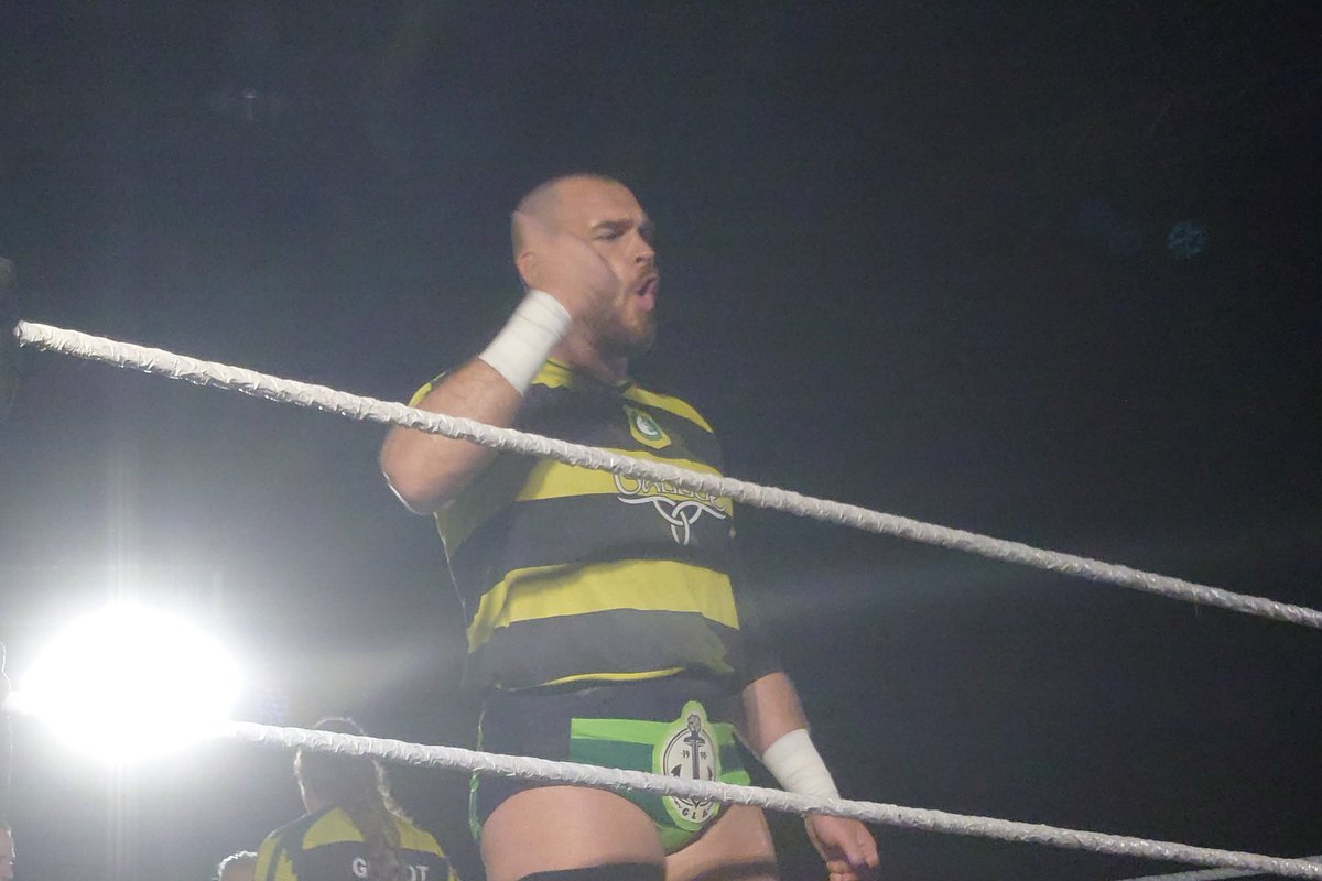 JeffReidUP's tweet image. #NXTTampa Main Event time, and @WesLee_WWE still doesn't appear to have a tag team partner...until HIS music hits. #GBOT