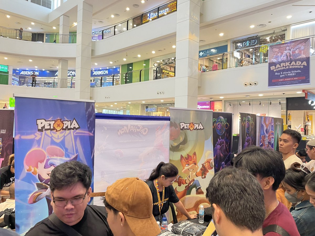 YGG Roadtrip on Davao. Here at Petopia booth! <a href="/YGGPilipinas/">YGG Pilipinas</a>  @PetopiaOfficial 

#YGGRoadtrip
#Metadiversity