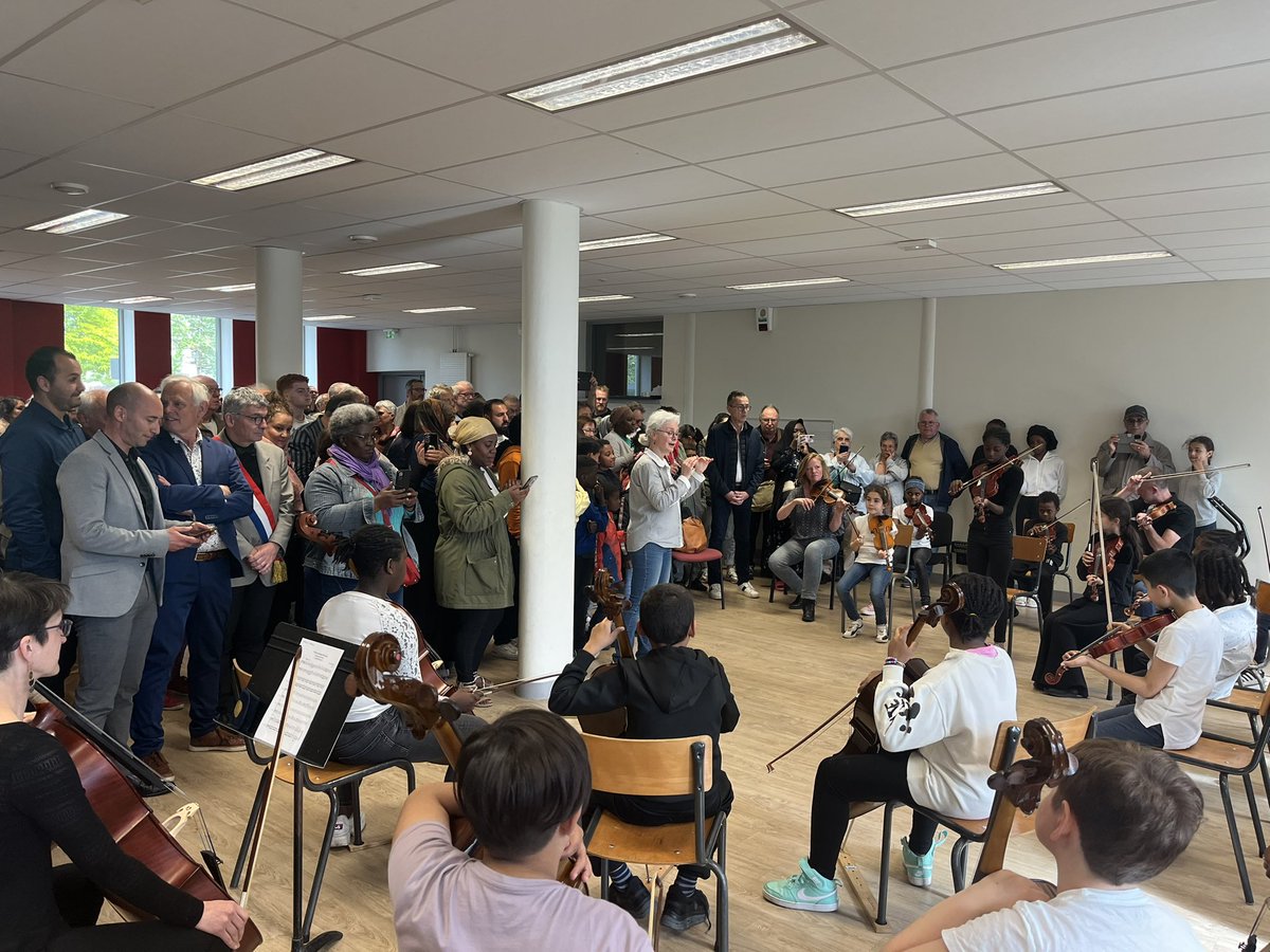 Ville d’Allonnes (@vallonnes) on Twitter photo Merci à l’ambassadrice de la République d’Armenie <a href="/armembfrance/">Ambassade d'Arménie</a>, au Sénateur <a href="/OuzouliasP/">Pierre Ouzoulias</a>, à <a href="/ZahiaZIOUANI/">Zahia Ziouani</a> de leur présence à cette cérémonie pleine d’émotion sous le signe de l’engagement, de la Paix, de la Culture en hommage à Missak et Mélinée Manouchian 🕊️ Merci à l’ambassadrice de la République d’Armenie <a href="/armembfrance/">Ambassade d'Arménie</a>, au Sénateur <a href="/OuzouliasP/">Pierre Ouzoulias</a>, à <a href="/ZahiaZIOUANI/">Zahia Ziouani</a> de leur présence à cette cérémonie pleine d’émotion sous le signe de l’engagement, de la Paix, de la Culture en hommage à Missak et Mélinée Manouchian 🕊️