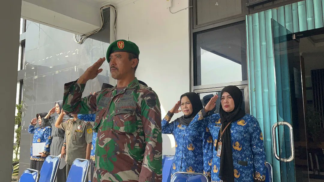 HumasSekCiawi's tweet photo. Personil Polsek Ciawi Bersama Seluruh Unsur Muspika Kec. Ciawi Melaksanakan Kegiatan Upacara Peringatan Hari Lahir Pancasila. Tingkat  Kecamatan Ciawi, Pada hari Sabtu, tanggal 01 Juni 2024 pukul 07.30 Wib s. D selesai. bertempat di Lapangan Upacara Kantor Kecamatan Ciawi Bogor. https://t.co/fgnSPRLTCG