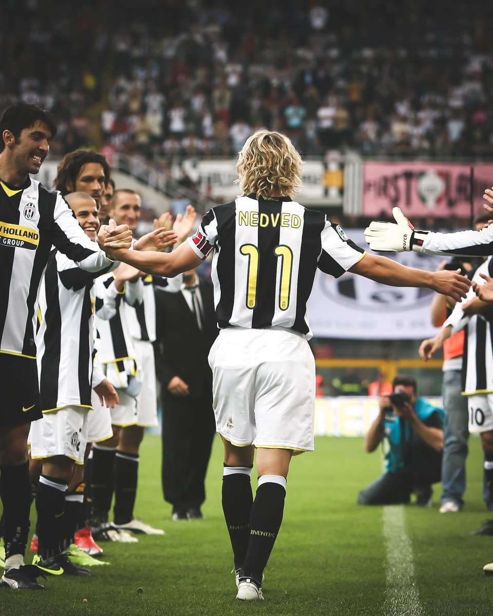 JCIndonesia's tweet image. #Backpass: Pavel Nedved jalani pertandingan terakhir pada tahun 2009.

Never forget.  🤍🖤