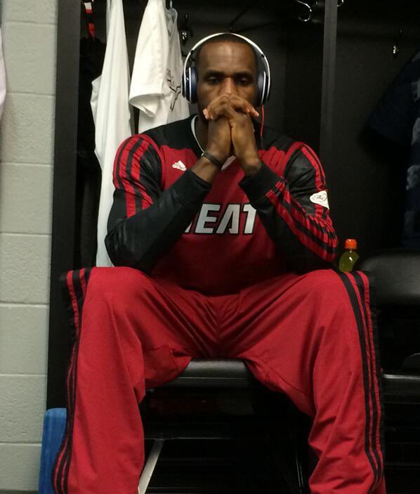 John Mayer before playing in front of white kids that are kinda high