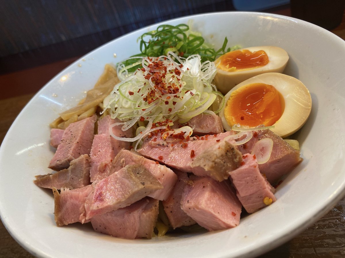 ShunOkuu's tweet photo. 写真見ただけで食べたくなる🍜 https://t.co/DAgv6wxZPe