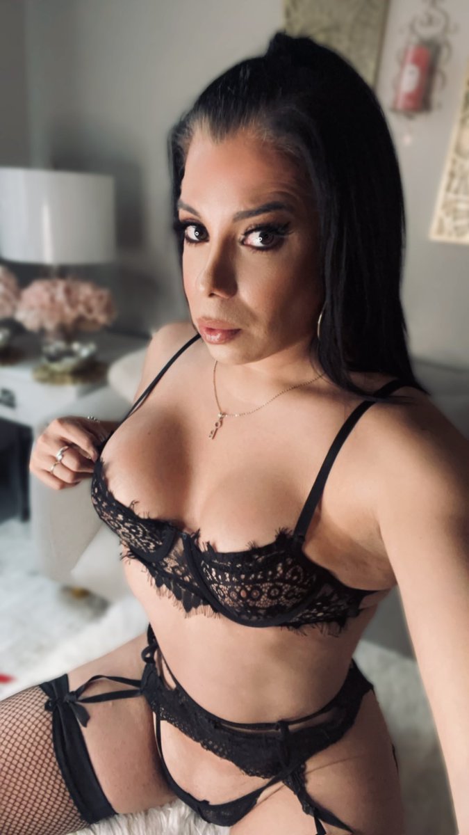 MonicaTs26's tweet photo. Come have a nice Friday with me. 
https://t.co/JQeLyVABcH https://t.co/BNMdx7ETMD