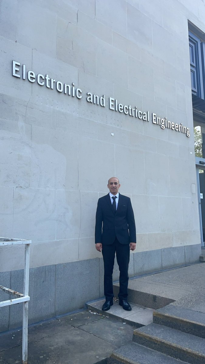 الحمدلله الذي بنعمه تتم الصالحات، اجتزت اليوم مناقشة الدكتوراه وتم الموافقة على منحي الدرجة في هندسة الشبكات وانظمة الاتصالات ، جامعة ليدز.
شكرًا لكل من علمني ووجهني وشجعني..
شكراً وطني المعطاء🇸🇦.. سأبذل بإذن الله كل ما أستطيع لأسهم في التطوير ونشر المعرفة.