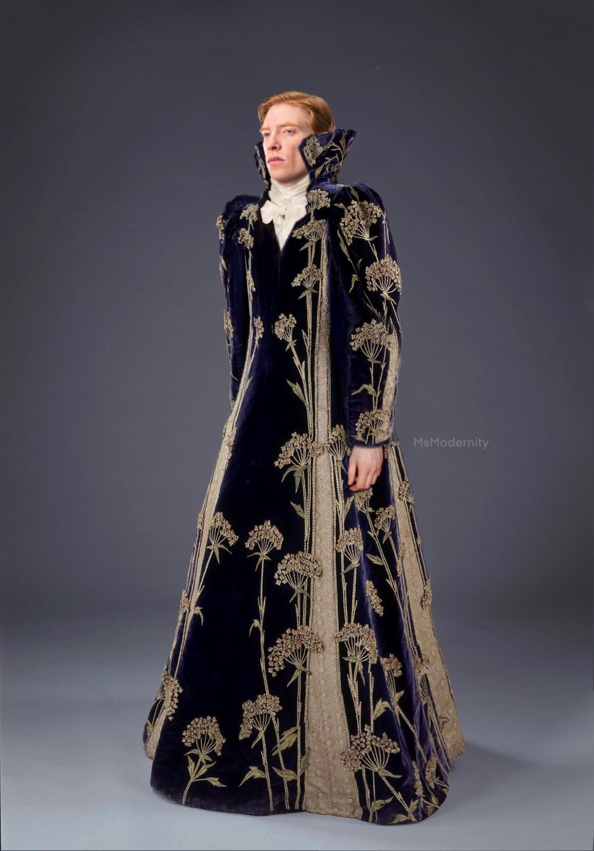 MsModernity's tweet photo. @FHallbera Emperor Hux in his royal robes 

#MsModEdits https://t.co/Iat4QjsCkV