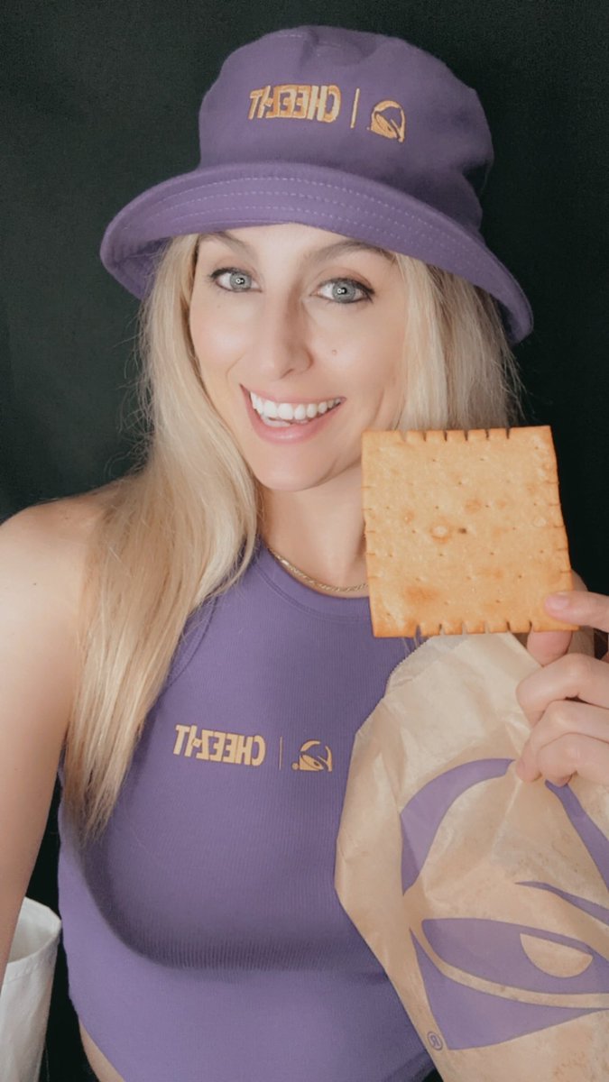 laura_ashley's tweet photo. 16x the size of a regular cheez-it! https://t.co/iInPDgxTWS